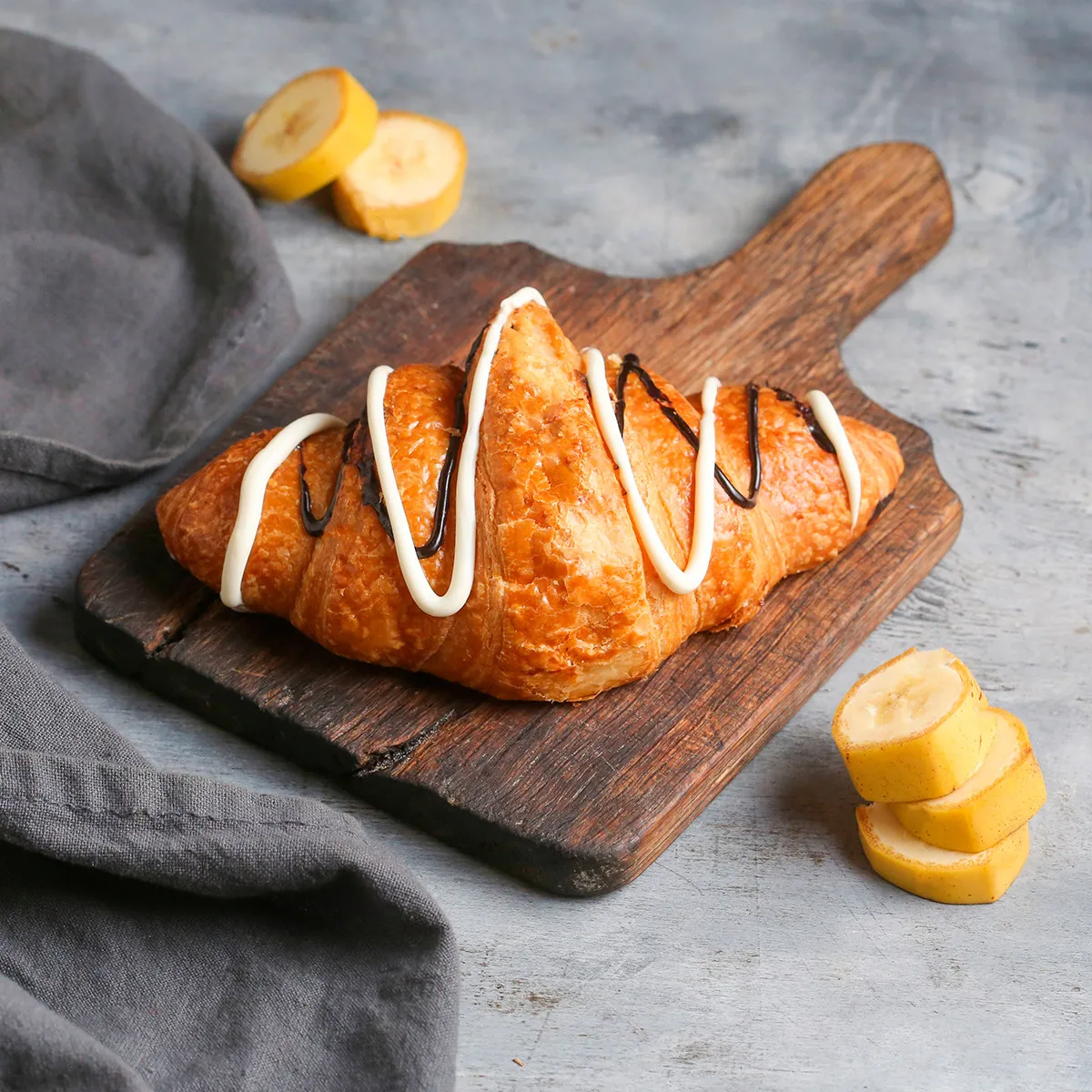 croissant-with-vanilla-cream-artlunch