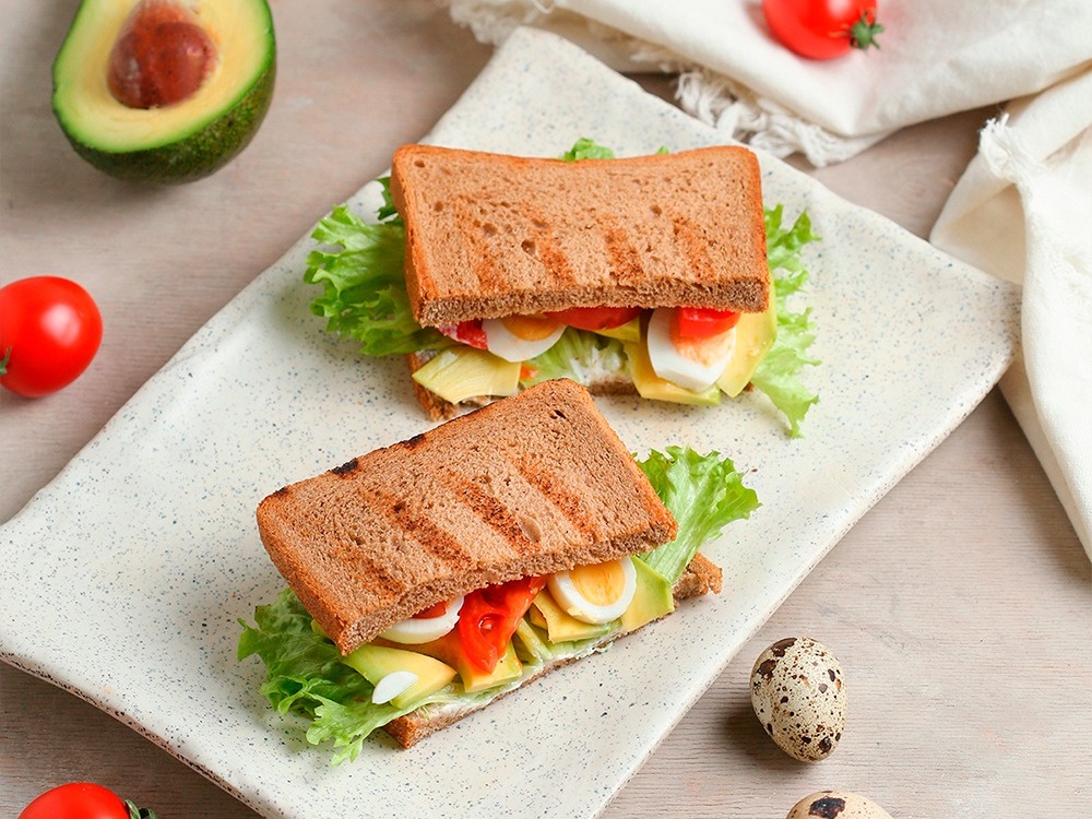 club-sandwich-with-avocado