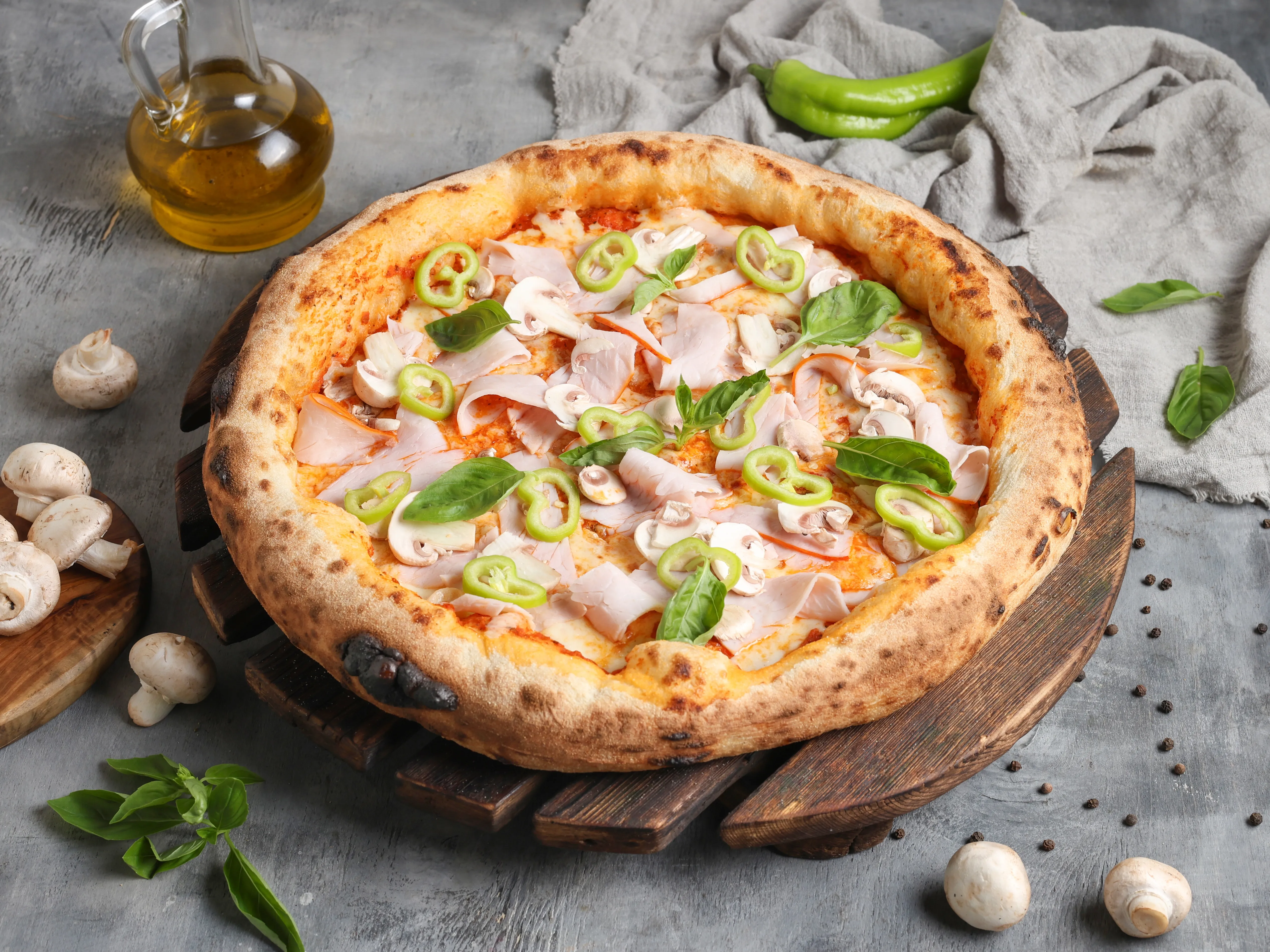 neapolitan-pizza-ham-mushroom