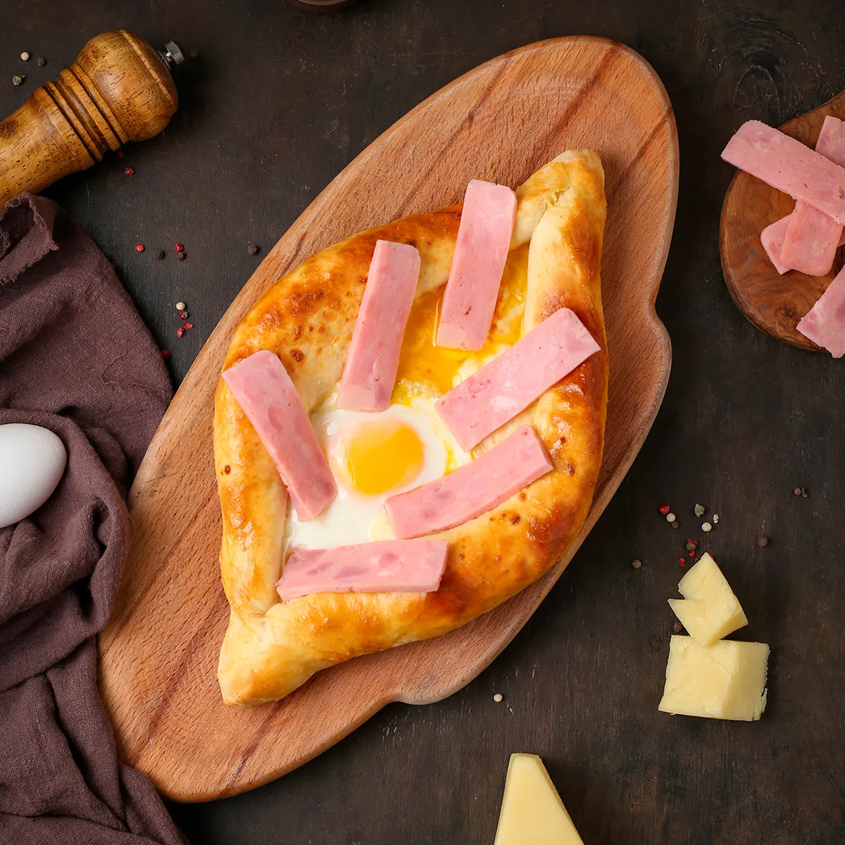 adjarian-khachapuri-with-ham-1-egg