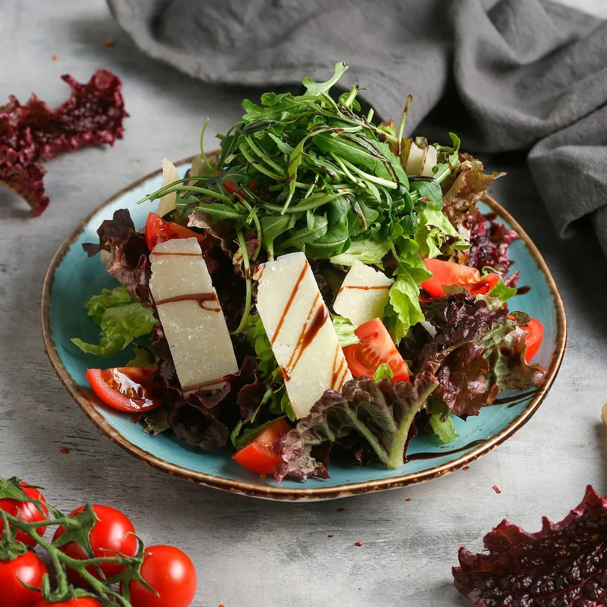 arugula-with-cherry-tomatoes