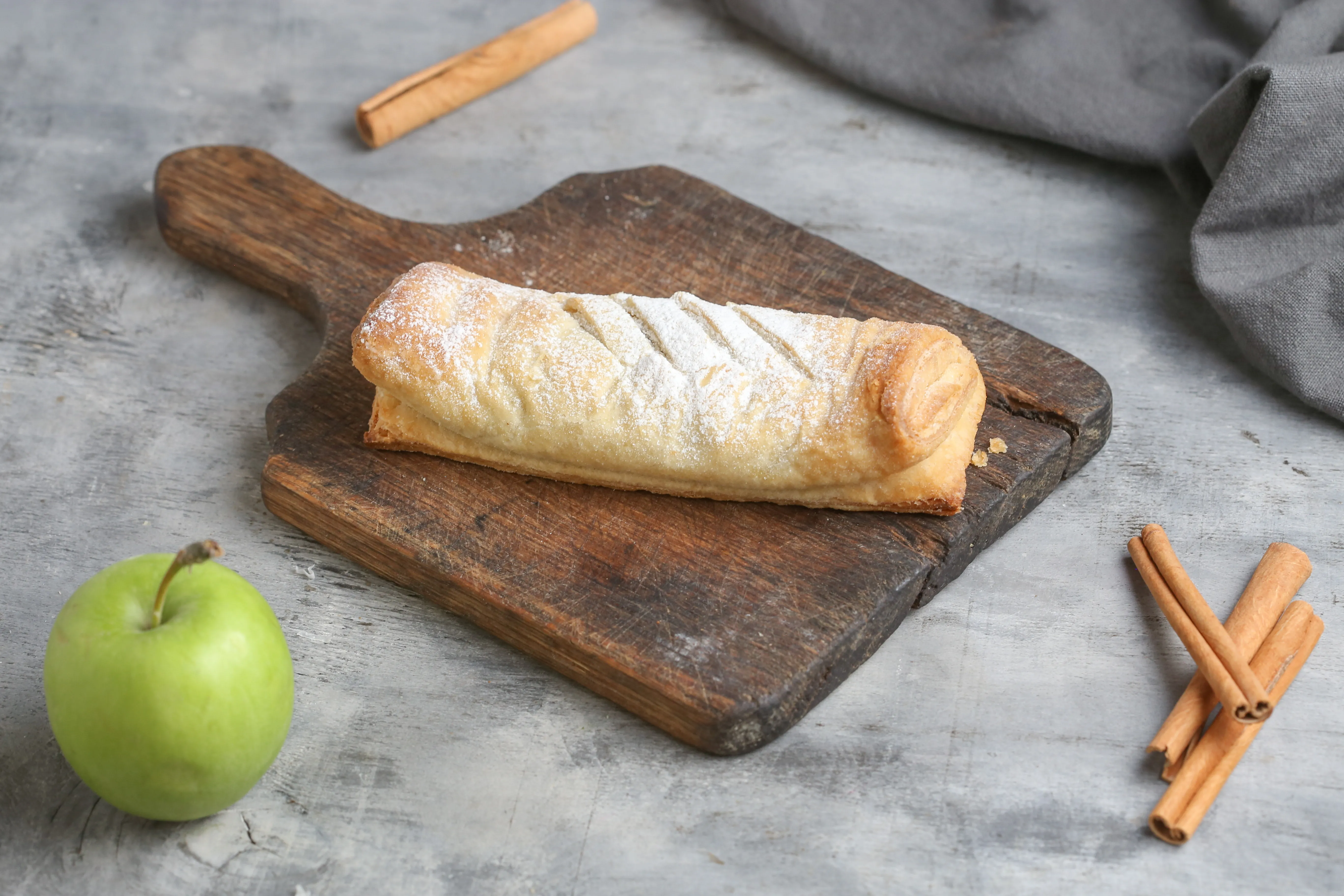 pastry-strudel-with-apple