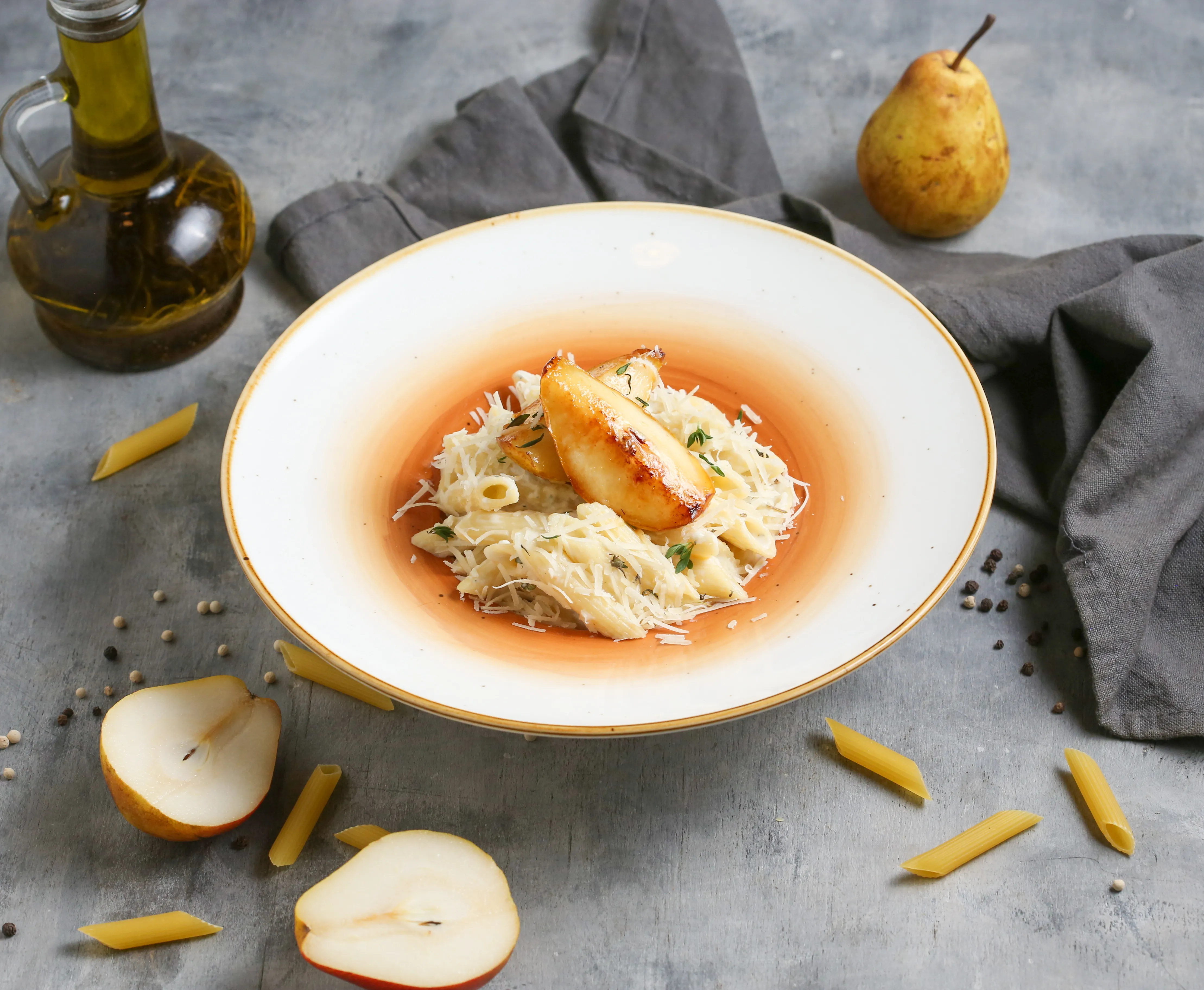 pasta-penne-with-pear-and-gorgonzola