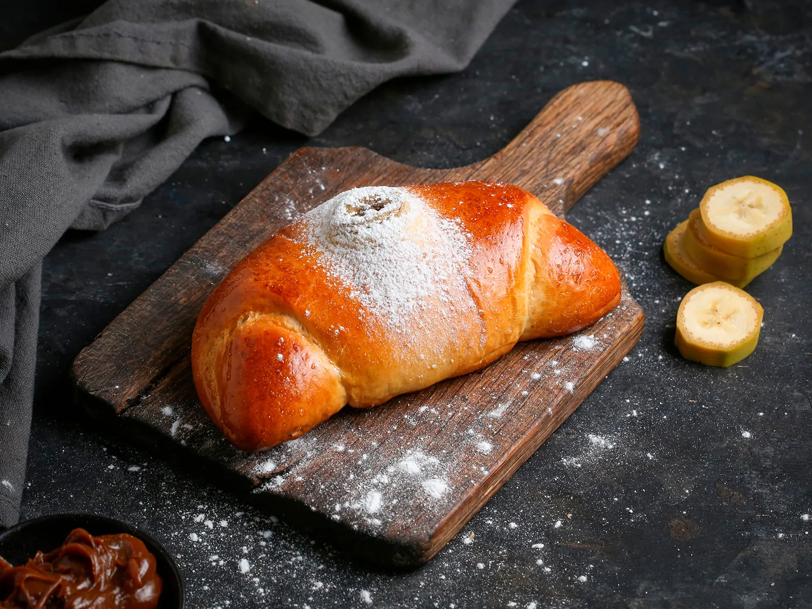 bun-with-banana-and-boiled-condensed-milk