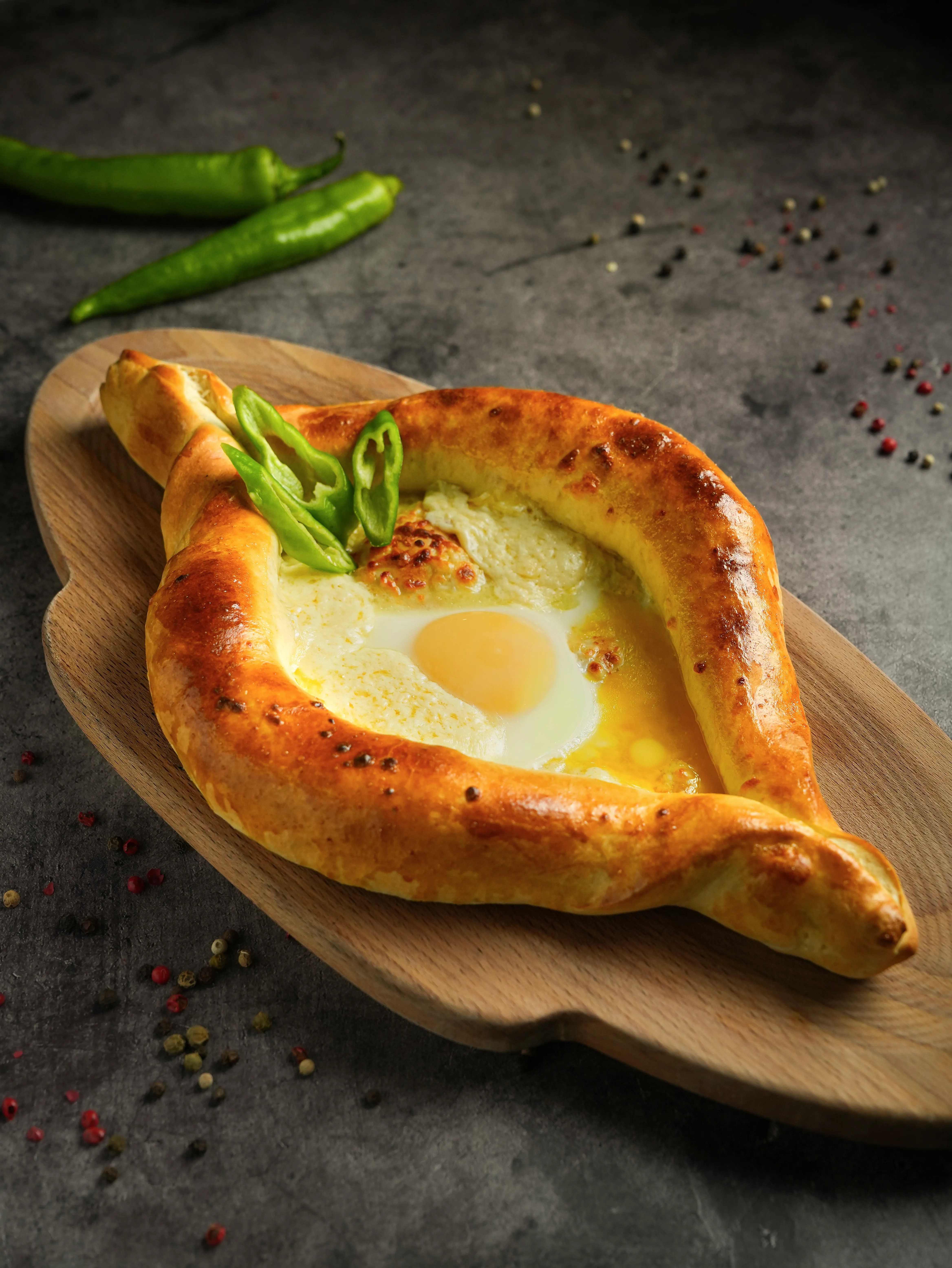 adjarian-khachapuri-small-with-1-egg-with-chili-pepper