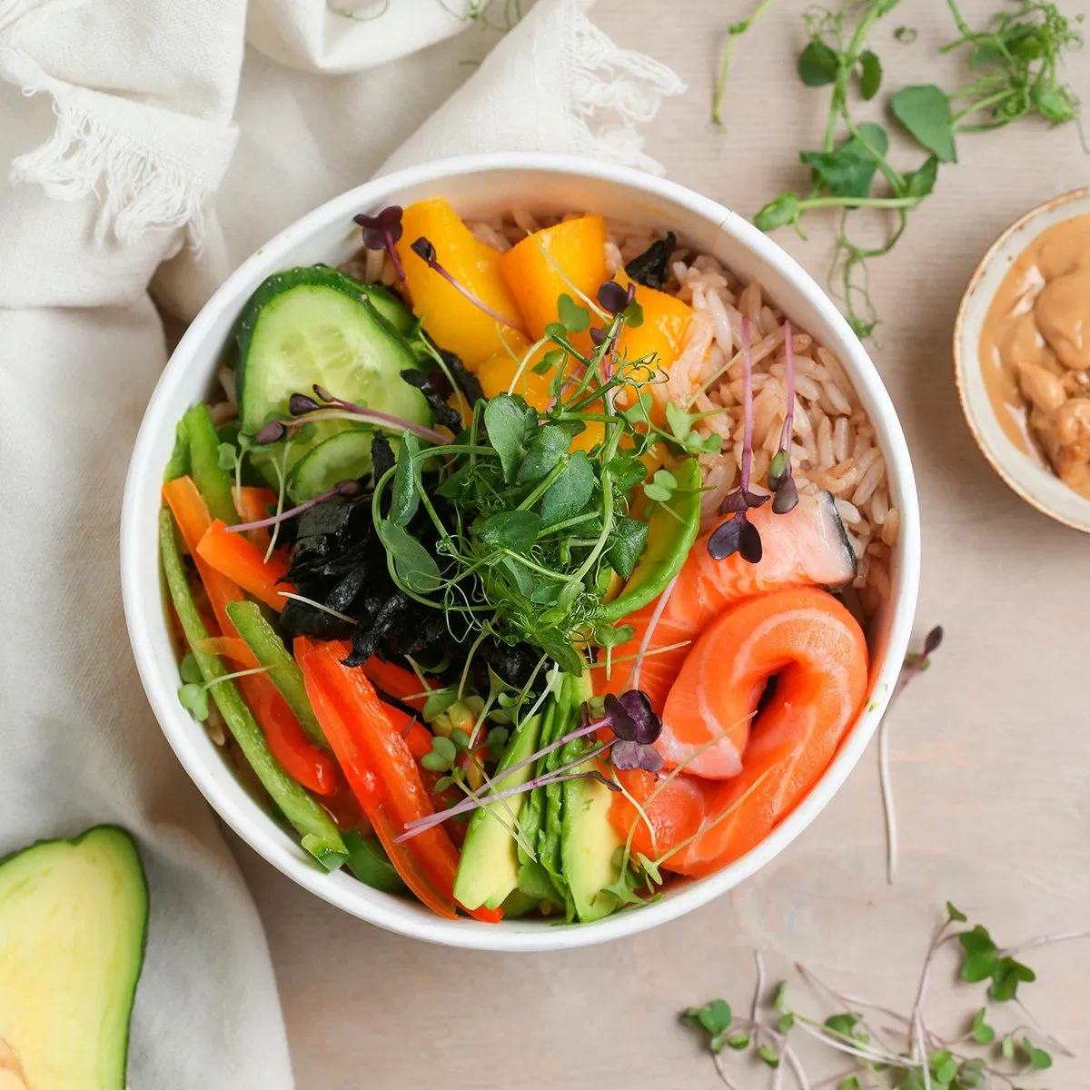 poke-bowl-salmon