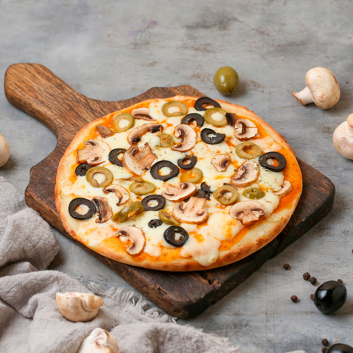 pizza-olives-mushrooms-artlunch